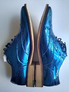 Ladies 11 Gents 10 US | 9 UK | 43 EU Blue metallic brogue shoes (SAMP1)