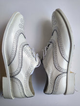 Ladies 11 Gents 10 US | 9 UK | 43 EU Black Outline White Brogue Shoes (SAMP3)