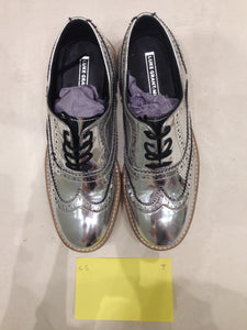 Ladies 7.5 Gents 6 US | 5 UK | 38 EU Silver/mirror/chrome (sample sale) T